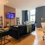 Spacious 3 Bed, Parking, Long Welcome, Relocators, Families, Contractors * Knaresborough
