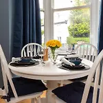 Spacious 3 Bed, Parking, Long Welcome, Relocators, Families, Contractors * Knaresborough