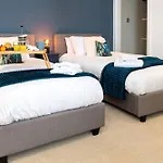 Spacious 3 Bed, Parking, Long Welcome, Relocators, Families, Contractors