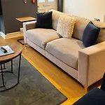 Apartman Spacious 3 Bed, Parking, Long Welcome, Relocators, Families, Contractors