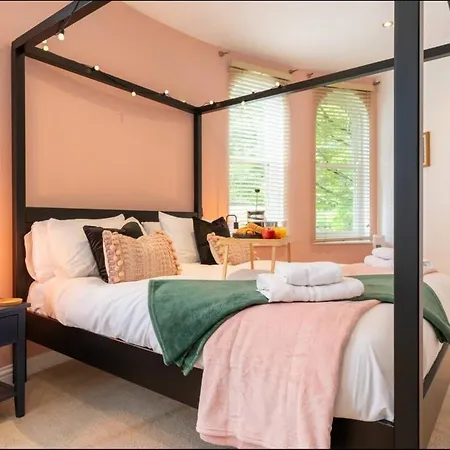 Spacious 3 Bed Parking, Long , Relocators *