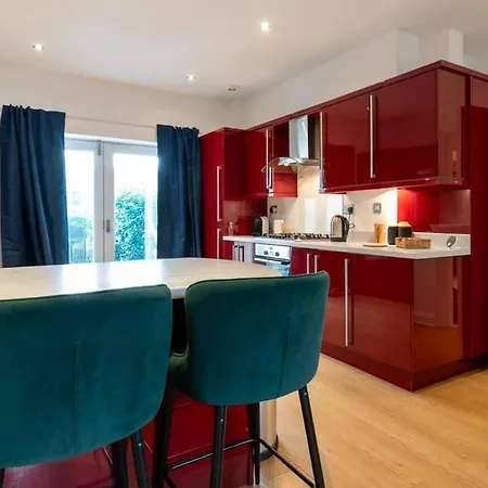 公寓 Spacious 3 Bed Parking, Long , Relocators 纳尔斯伯勒