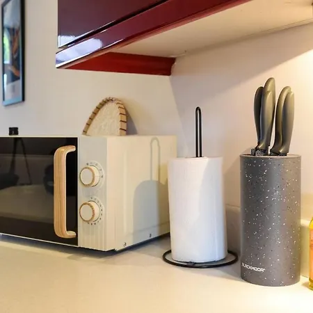 Spacious 3 Bed Parking, Long , Relocators