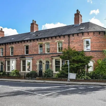 Spacious 3 Bed Parking, Long , Relocators 公寓