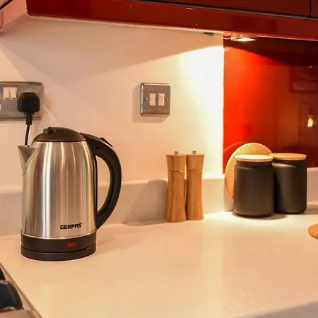 Διαμέρισμα Spacious 3 Bed Parking, Long , Relocators