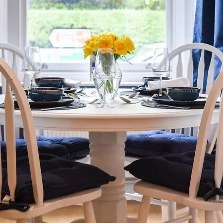 公寓 Spacious 3 Bed Parking, Long , Relocators 纳尔斯伯勒