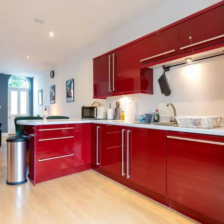 Spacious 3 Bed, Parking, Long Welcome, Relocators, Families, Contractors * Knaresborough