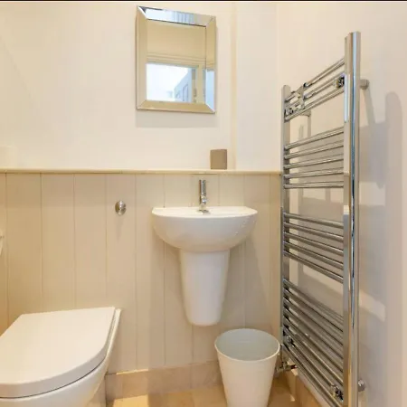 Διαμέρισμα Spacious 3 Bed, Parking, Long Welcome, Relocators, Families, Contractors