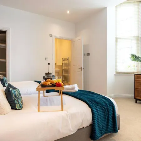 Διαμέρισμα Spacious 3 Bed, Parking, Long Welcome, Relocators, Families, Contractors *