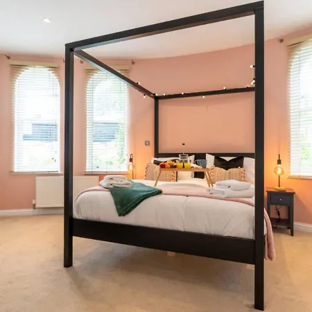 Διαμέρισμα Spacious 3 Bed, Parking, Long Welcome, Relocators, Families, Contractors *