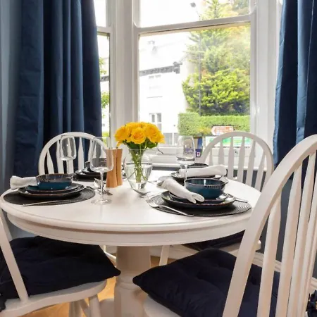 Διαμέρισμα Spacious 3 Bed, Parking, Long Welcome, Relocators, Families, Contractors *