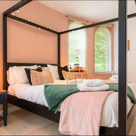 Spacious 3 Bed, Parking, Long Welcome, Relocators, Families, Contractors * Knaresborough