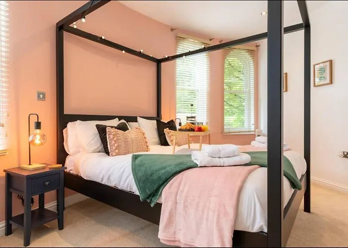 Spacious 3 Bed Parking, Long , Relocators *