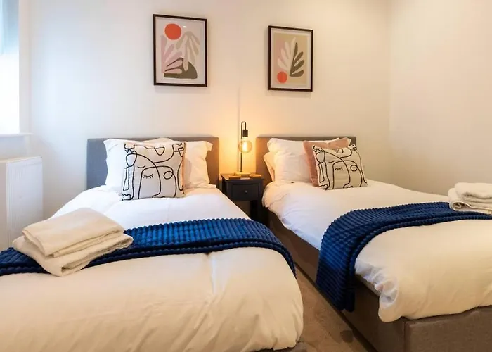 Spacious 3 Bed Parking, Long , Relocators Appartement Knaresborough