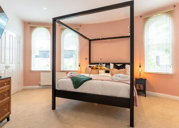 Appartement Spacious 3 Bed Parking, Long , Relocators