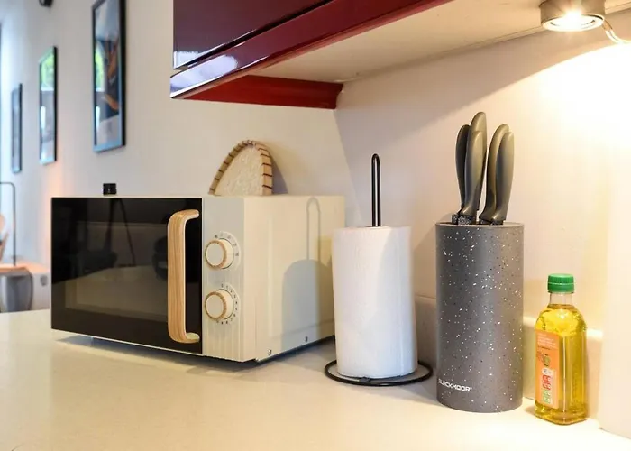 Spacious 3 Bed Parking, Long , Relocators