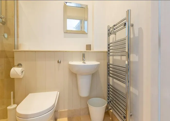 Spacious 3 Bed Parking, Long , Relocators *