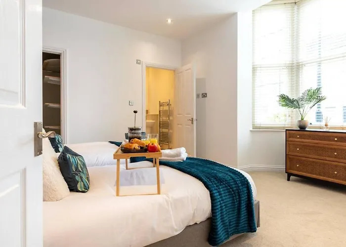 Appartement Spacious 3 Bed Parking, Long , Relocators *