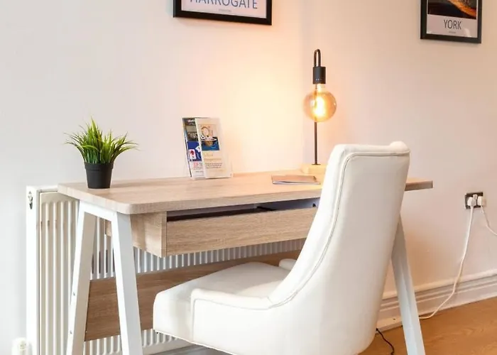 Spacious 3 Bed Parking, Long , Relocators *