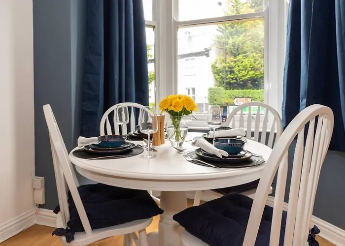 Spacious 3 Bed Parking, Long , Relocators * Knaresborough