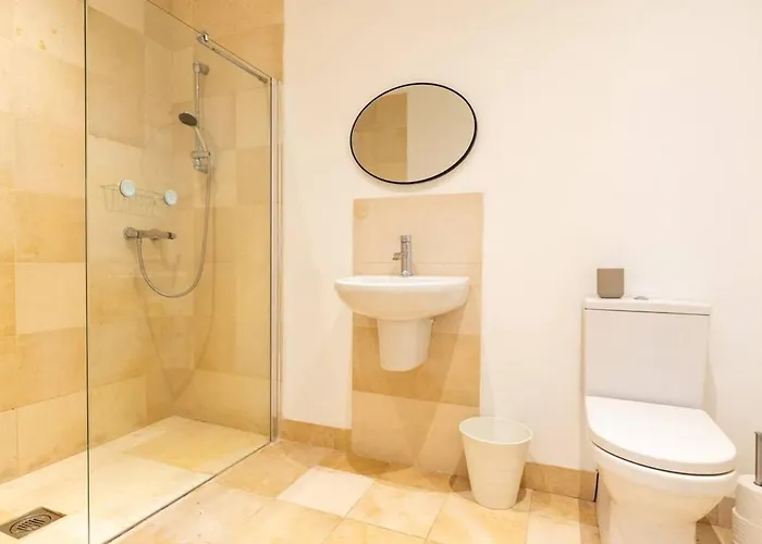 Appartement Spacious 3 Bed Parking, Long , Relocators