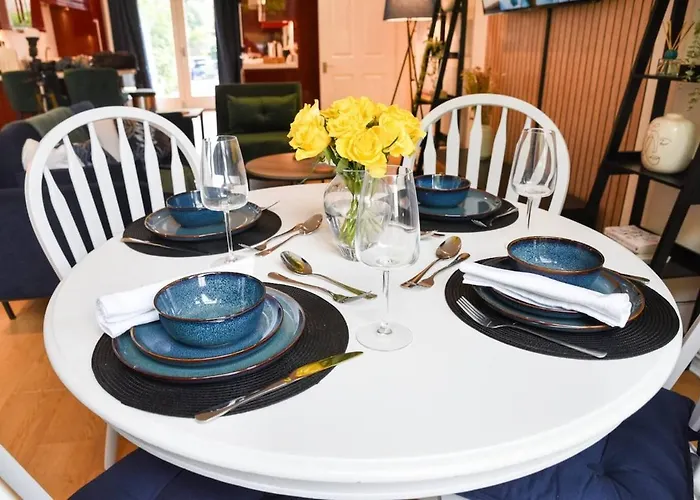 Spacious 3 Bed Parking, Long , Relocators Knaresborough