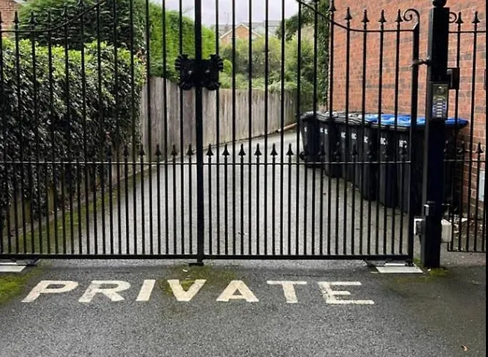 Spacious 3 Bed Parking, Long , Relocators