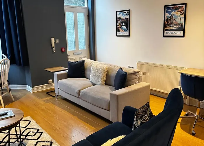 Spacious 3 Bed Parking, Long , Relocators