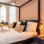 Spacious 3 Bed, Parking, Long Welcome, Relocators, Families, Contractors * Knaresborough